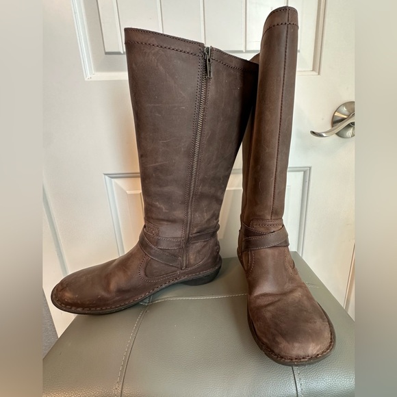 UGG Woman’s Rosen Roding Boots - Picture 3 of 8